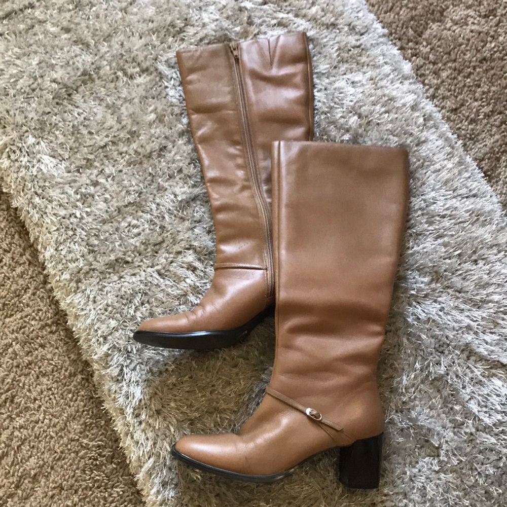 Karen Scott size 6 1/2 boots.